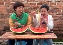 扔筷子娱乐吃瓜